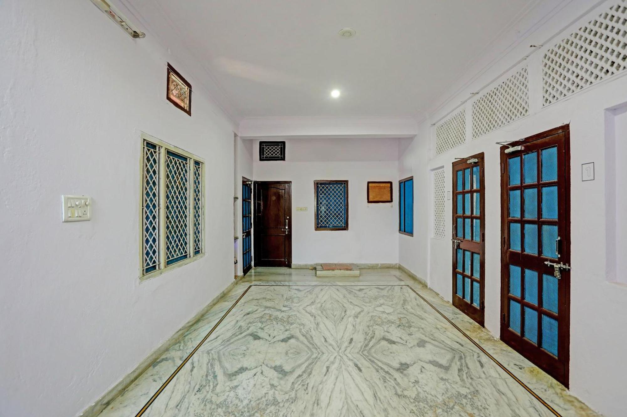 O The Gunjan Palace *