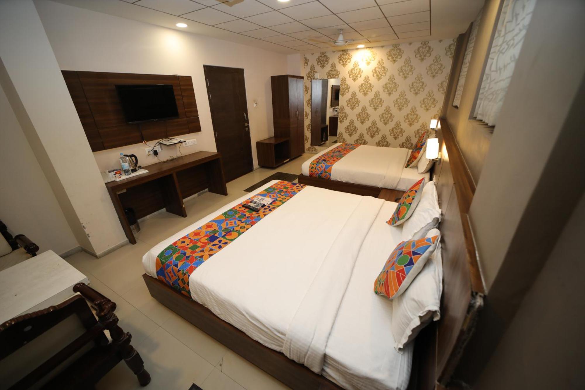 Damanis Hotel *