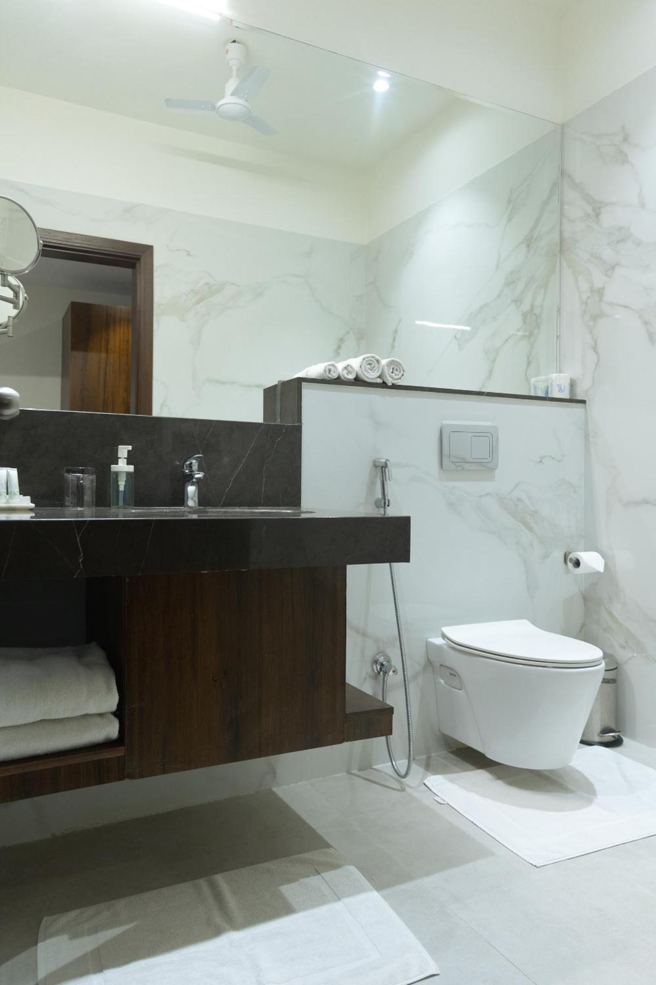 Aura Boutique Hotel 4*