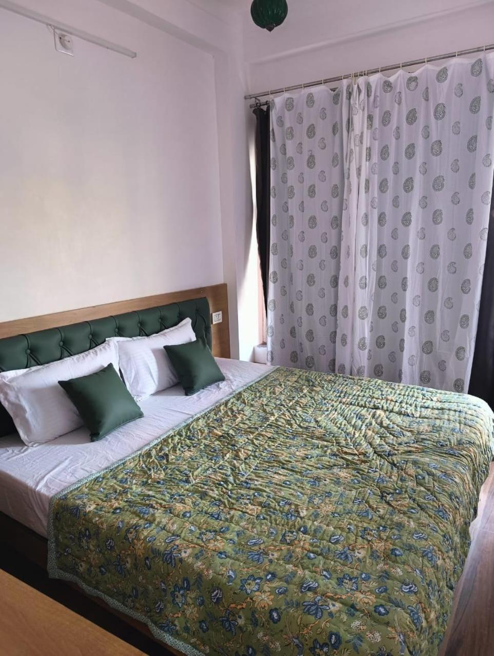Devi Homestay *
