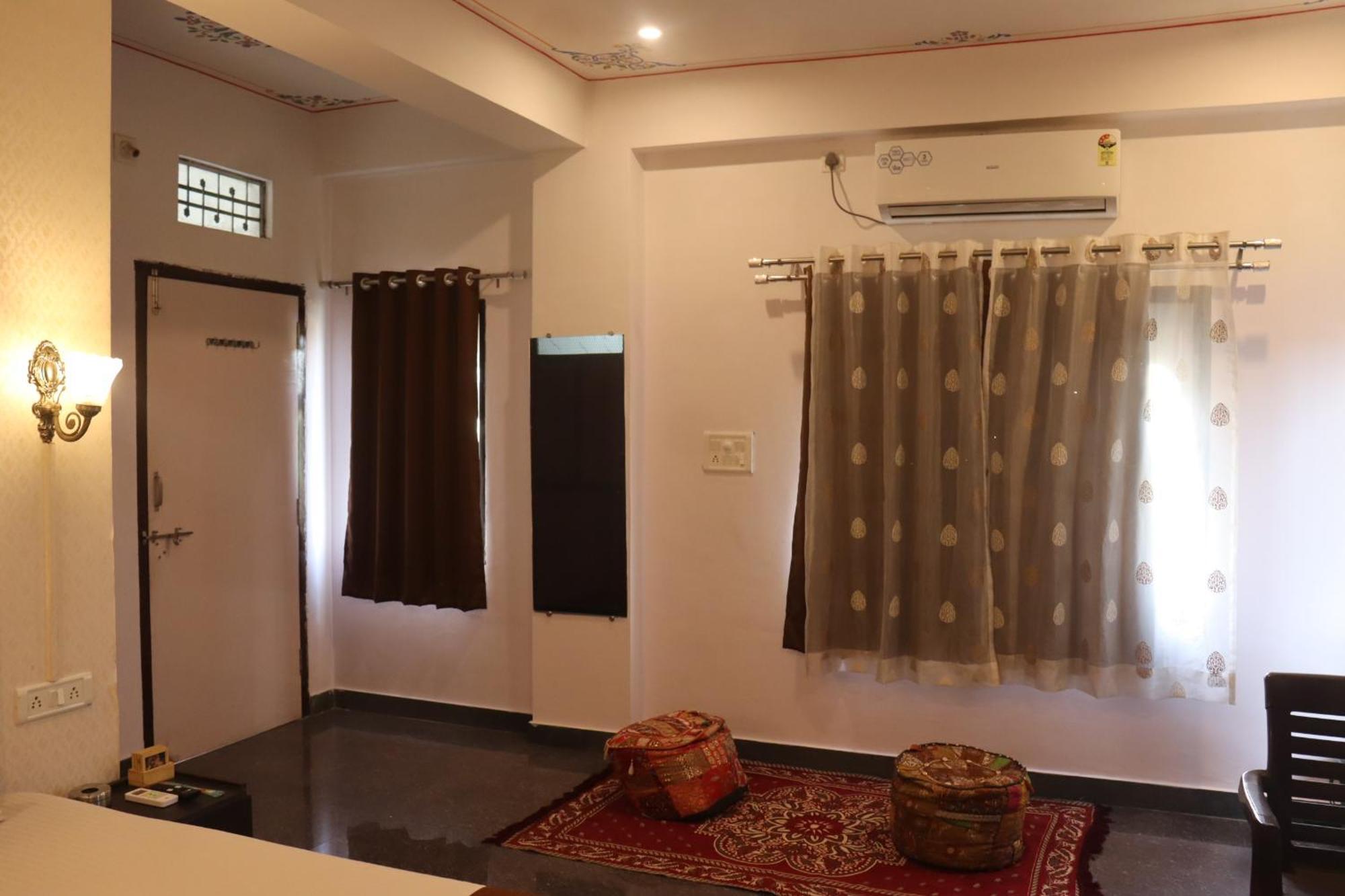 Shiv Palace Guest house