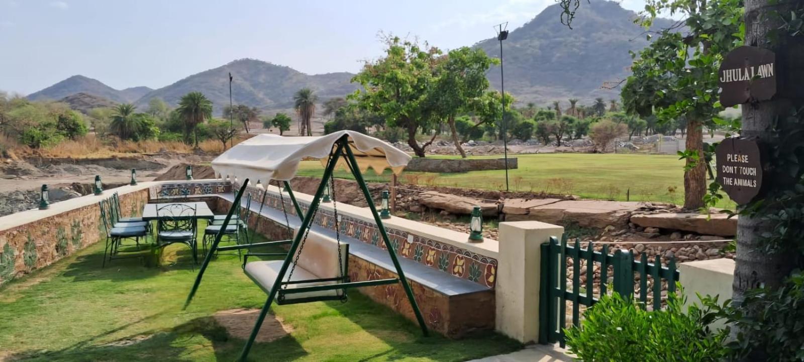 Hotel Shikarbadi - By The Lake Heritage By Hrh Group Of 3*