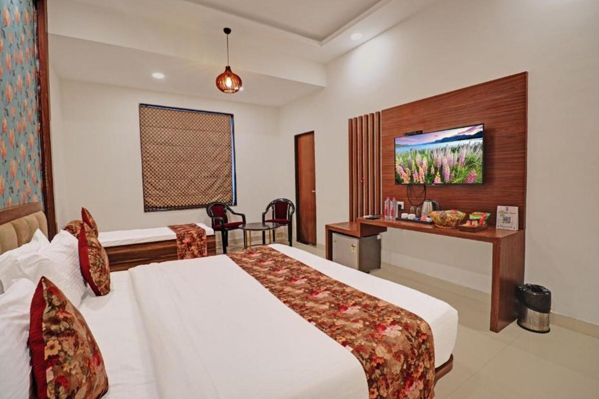 Bhairav Bagh With Swimming Pool Hotel