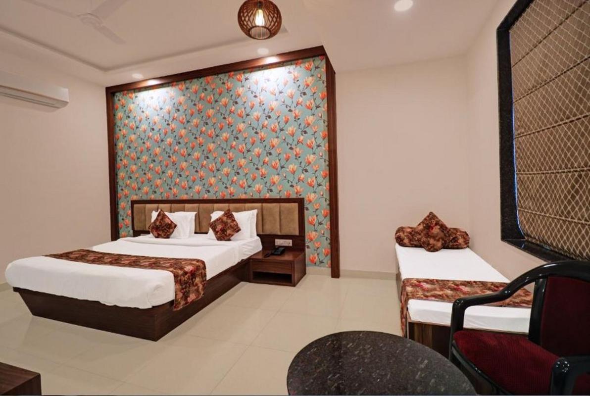Bhairav Bagh With Swimming Pool 3*