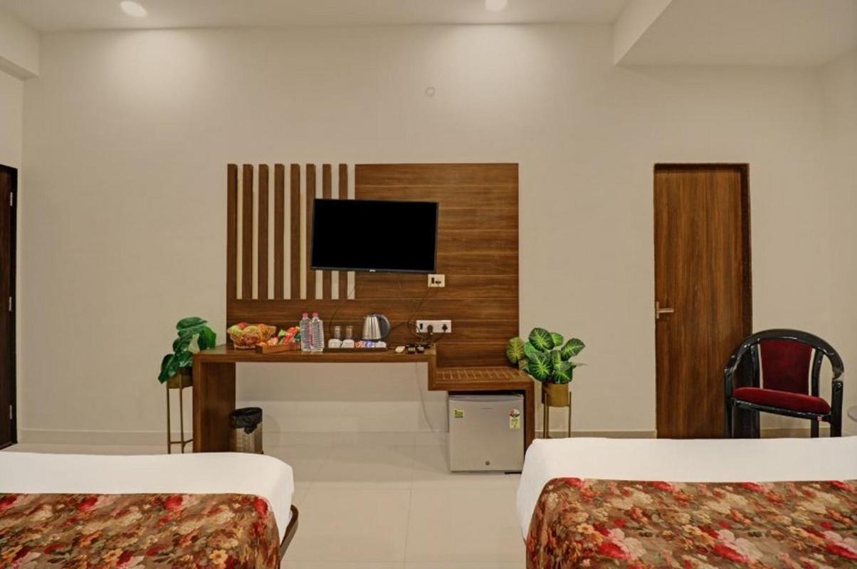 Bhairav Bagh With Swimming Pool Hotel