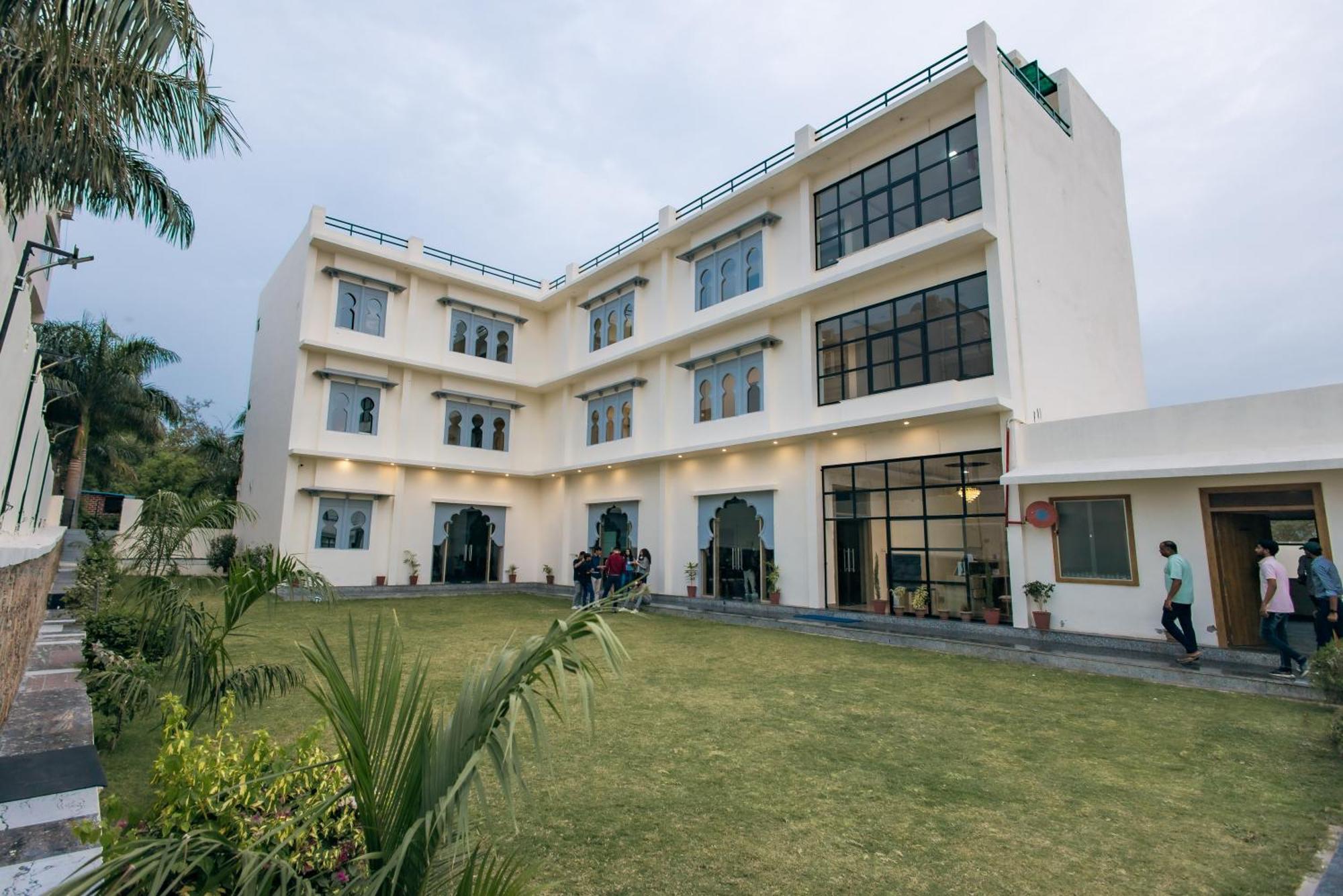 Serenity Hill - A Boutique In Resort 3*