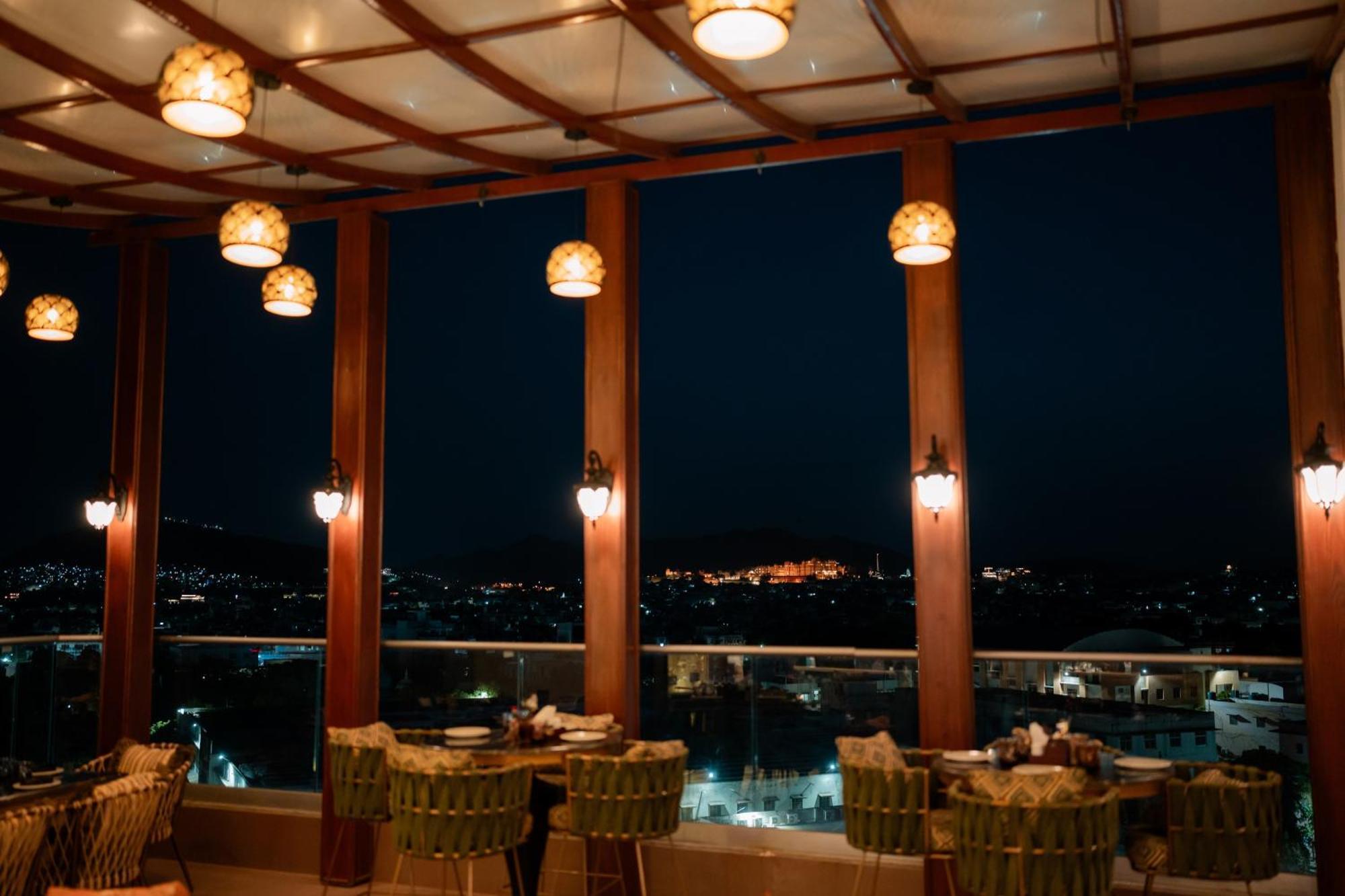 Hotel Regenta Udaipur, Court Circle 4*