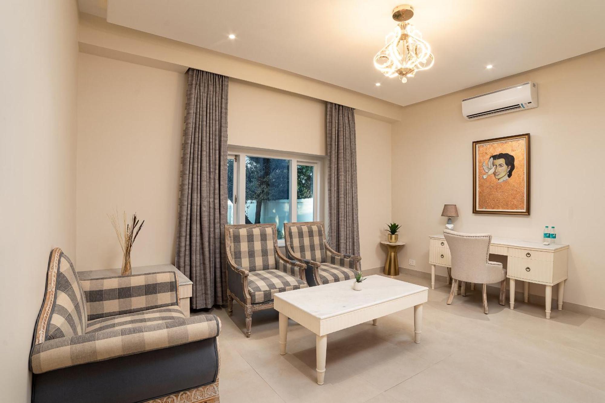 1 Amiras - Entire At Fateh Sagar, Guest house *