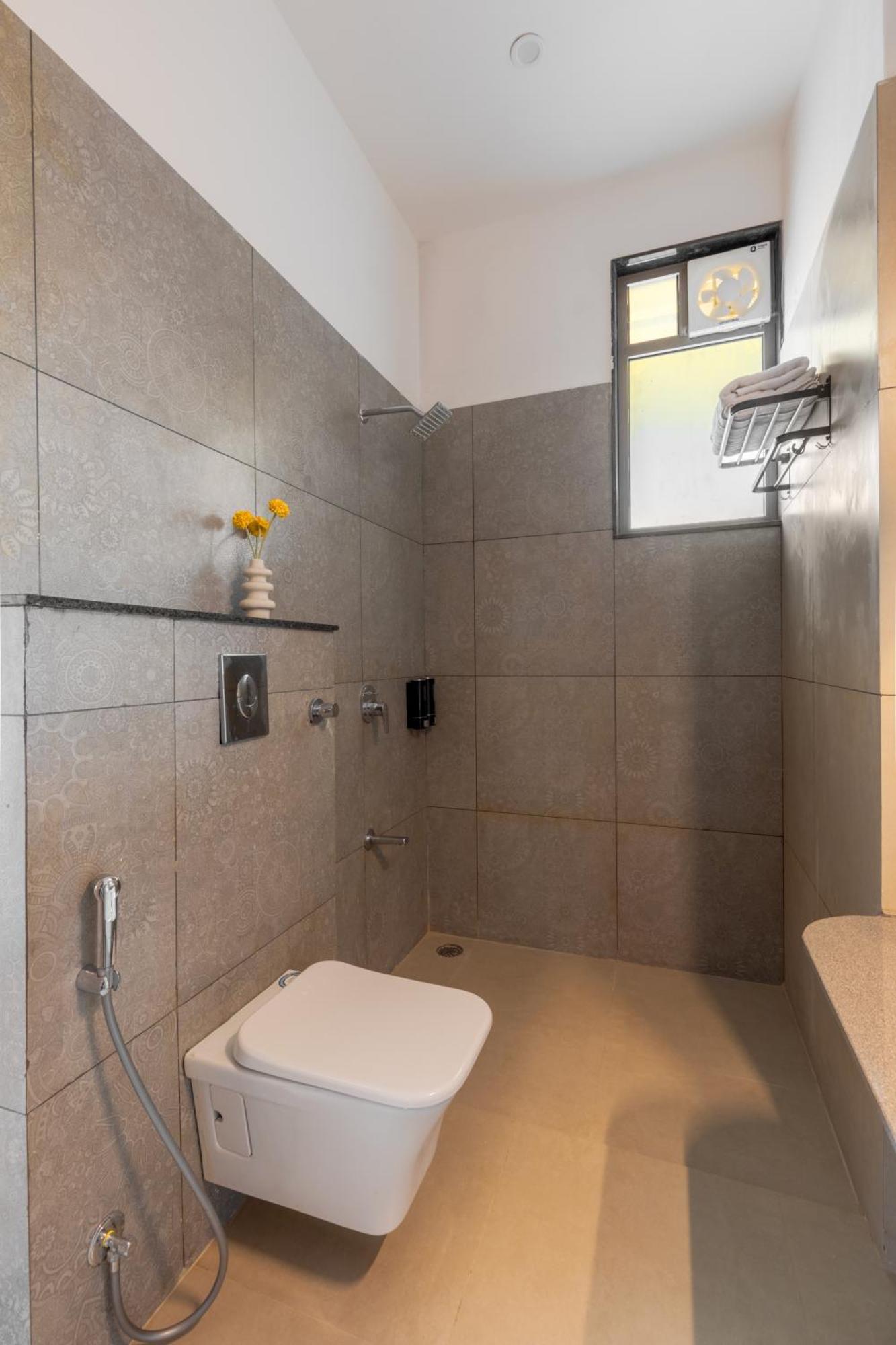 Villa Whirl Vista- 5 Bhk With Pool *