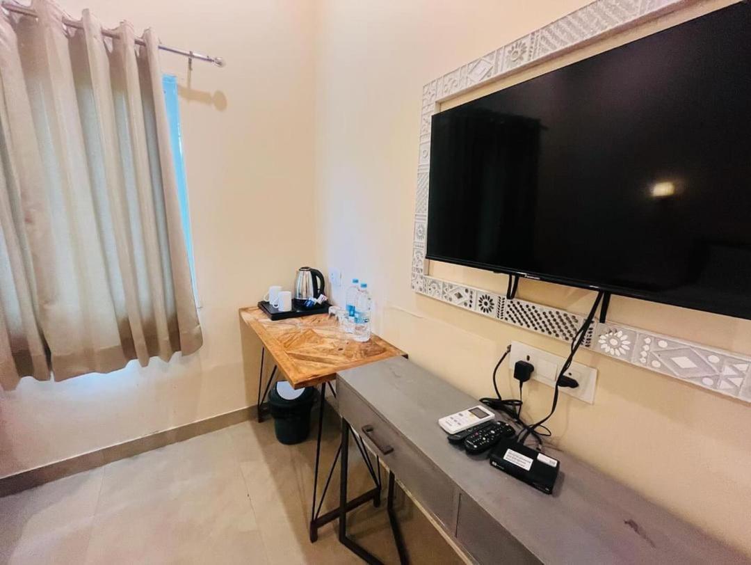Hotel Udai Valley Resort- Top Rated In With Mountain View Udaipur