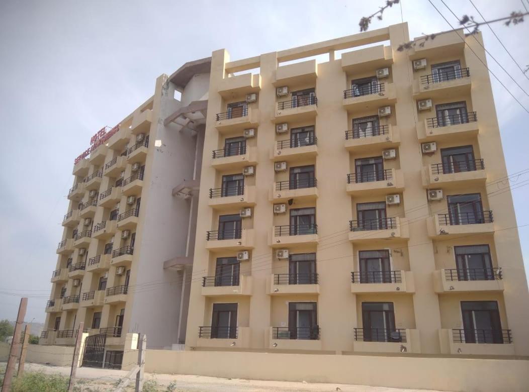 Golden Fern & Service Hotel