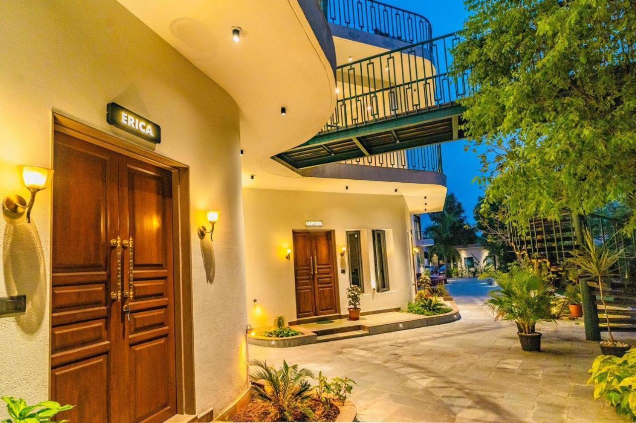 Villa Mahogany Mansion