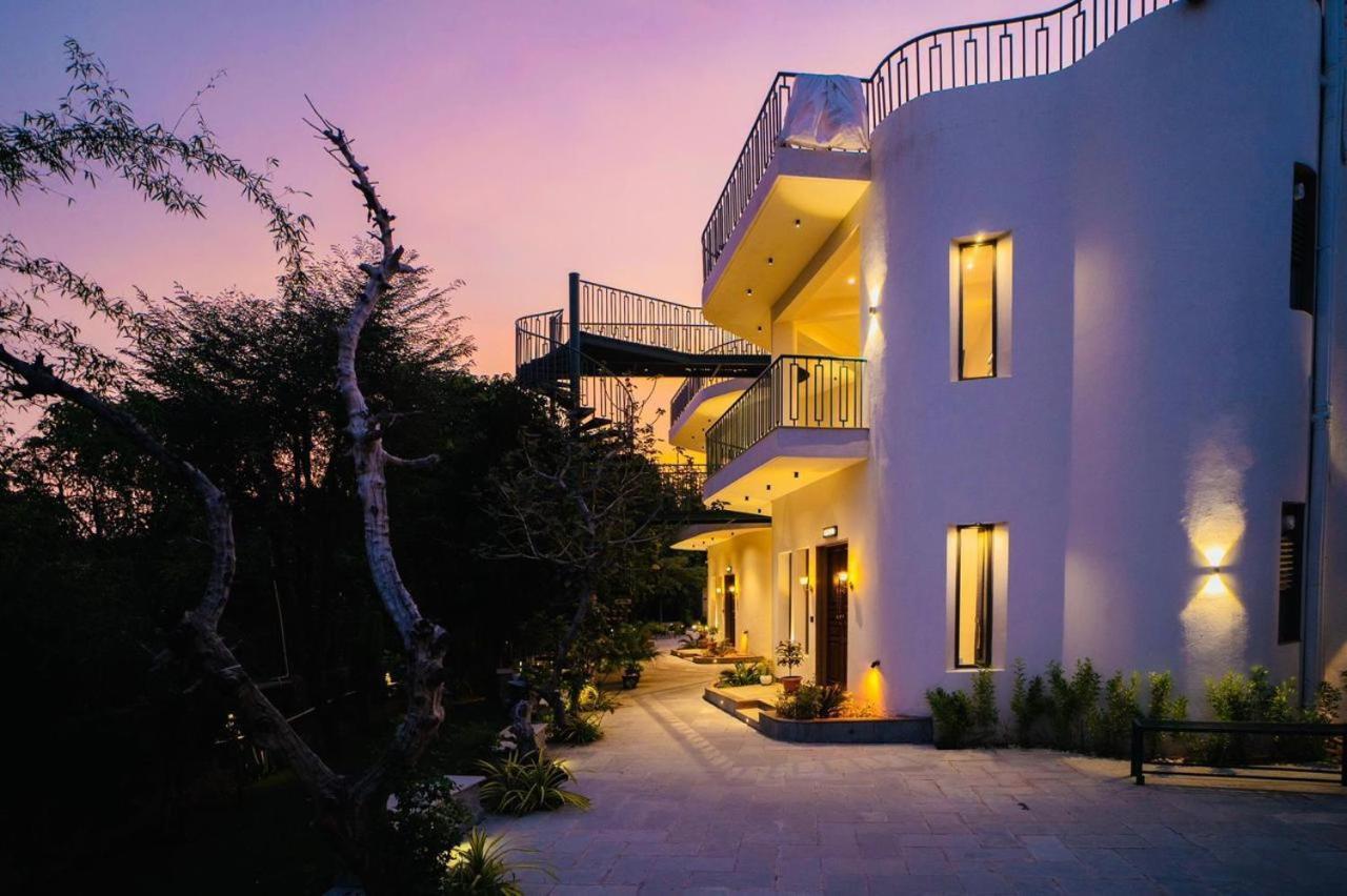 Mahogany Mansion *