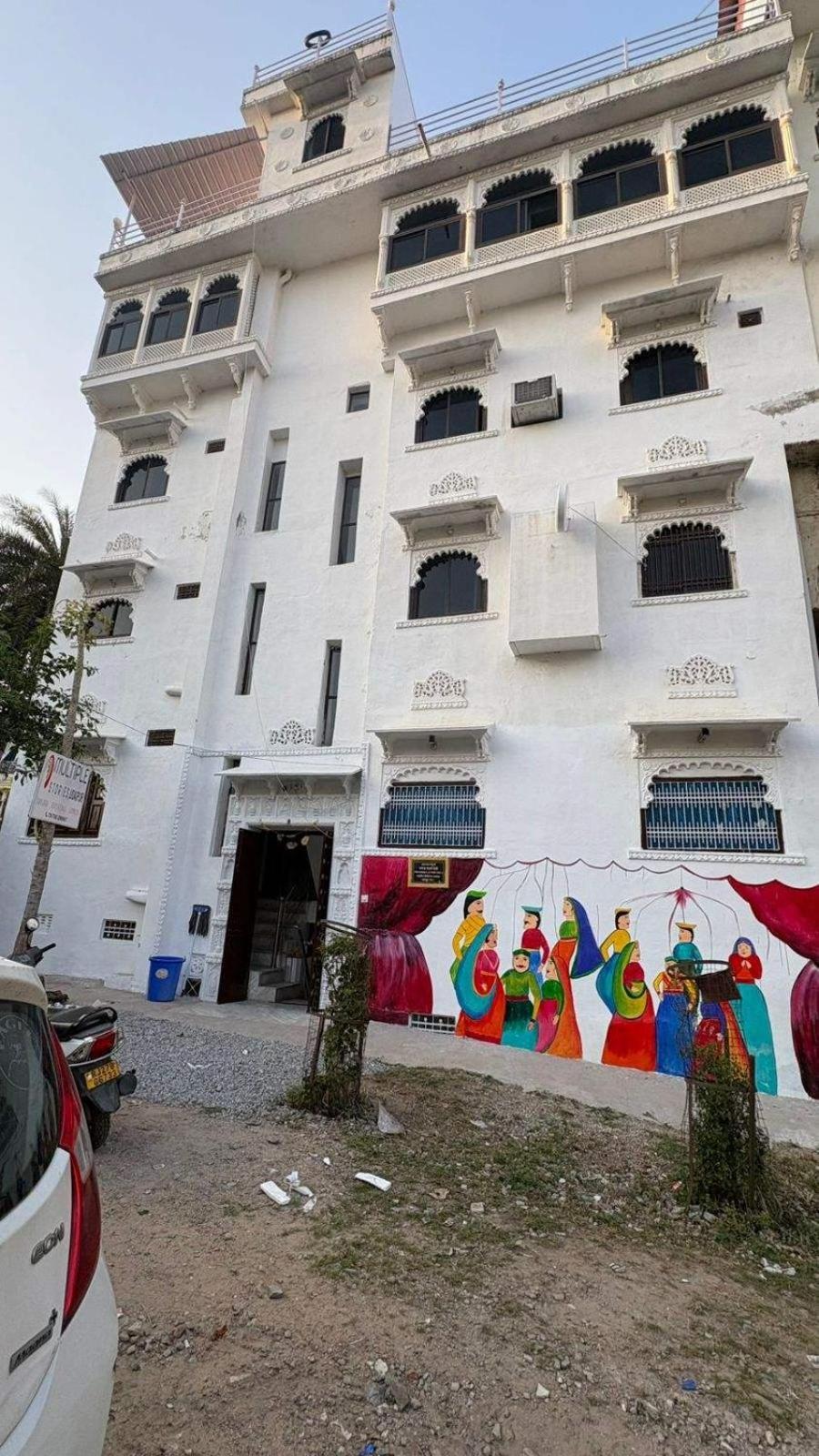 Multiple Stories, Hostel *