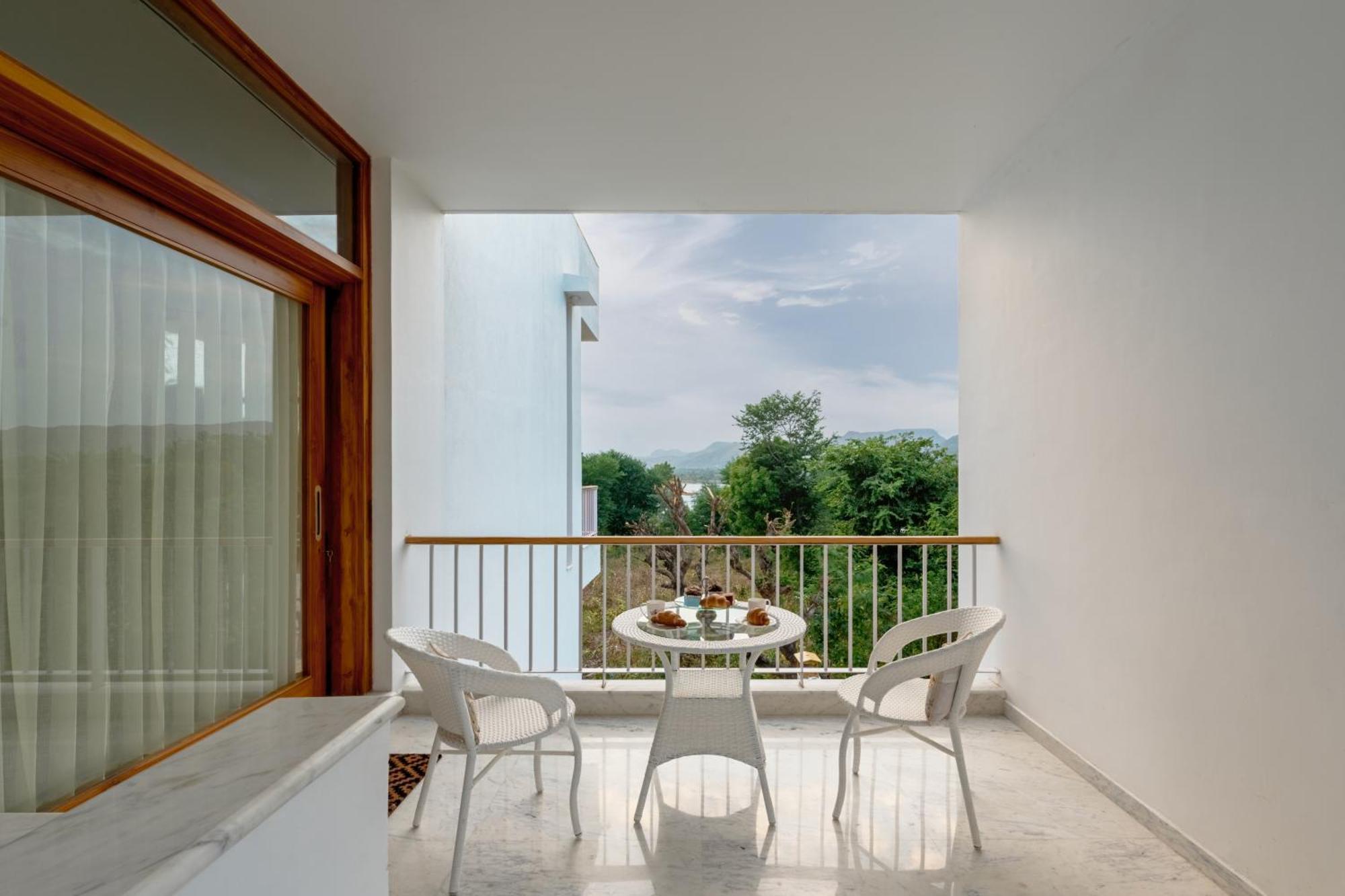 Saffronstays Bougain - 2 Bedroom Pool With View Villa