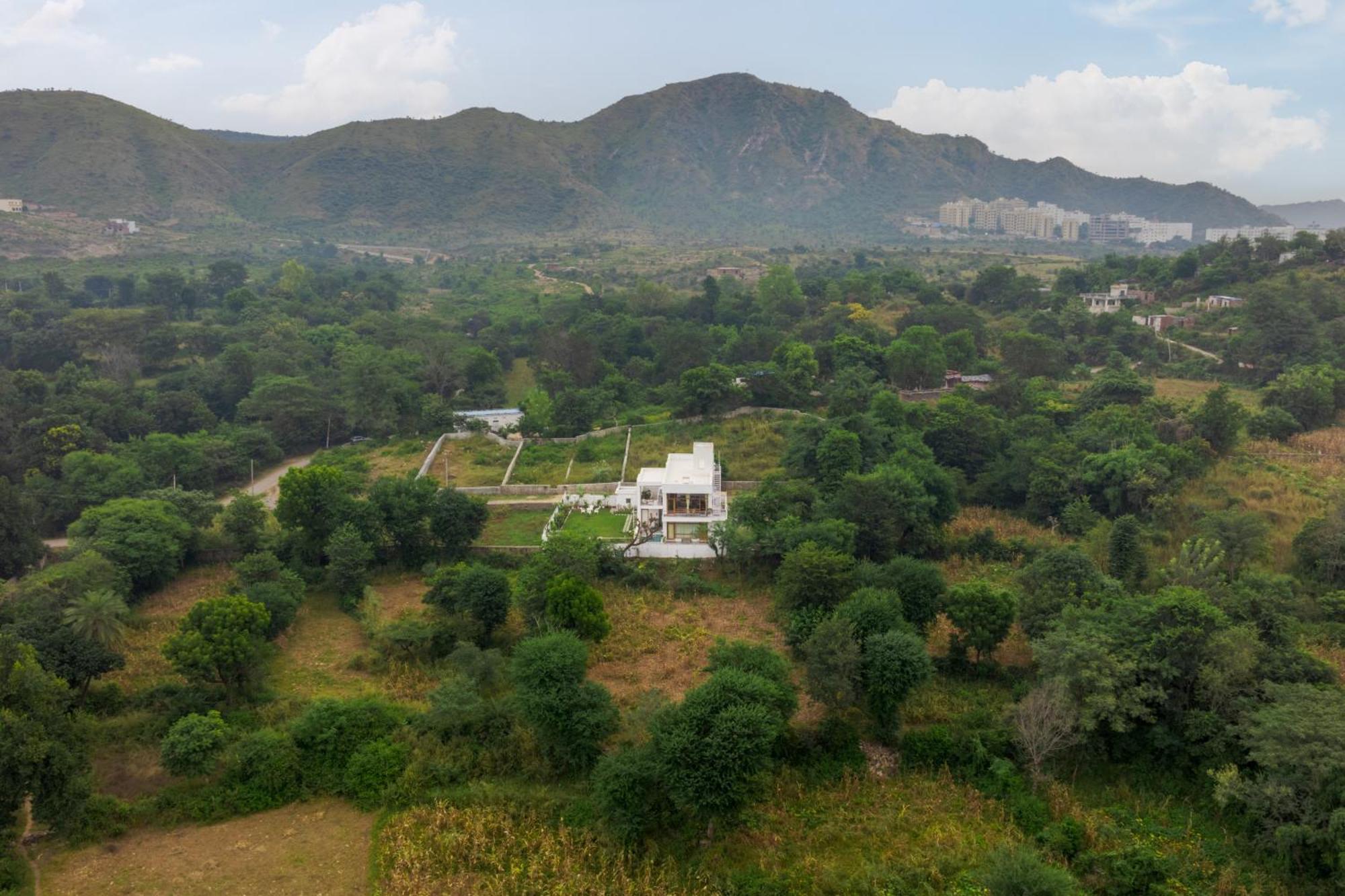 Saffronstays Bougain - 2 Bedroom Pool With View Villa Udaipur