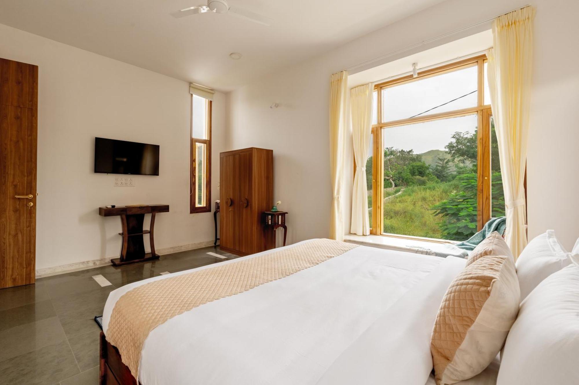 Villa Saffronstays Bougain - 2 Bedroom Pool With View Udaipur