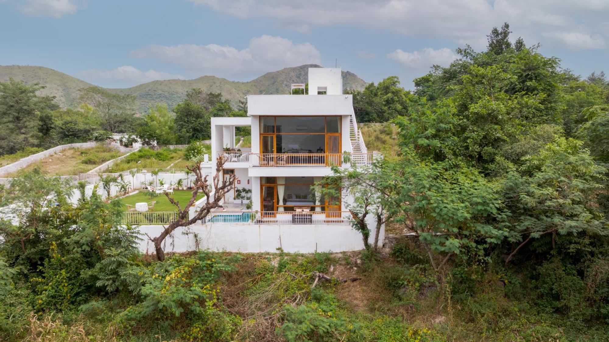 Saffronstays Bougain - 2 Bedroom Pool With View Udaipur