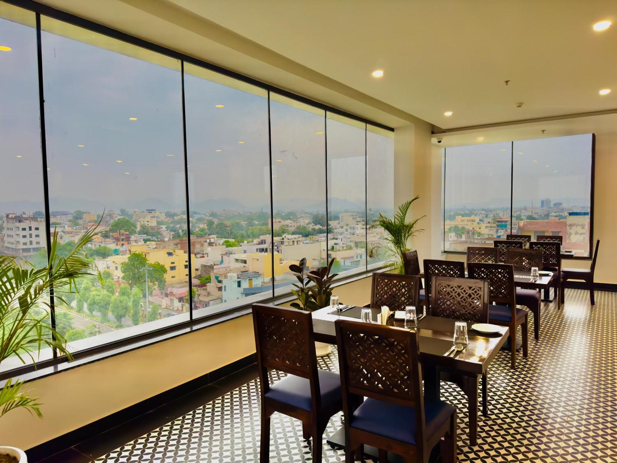 De Glance - Udaipuri Restaurant I Terrace Swimming Pool I Banquet Hotel 4*