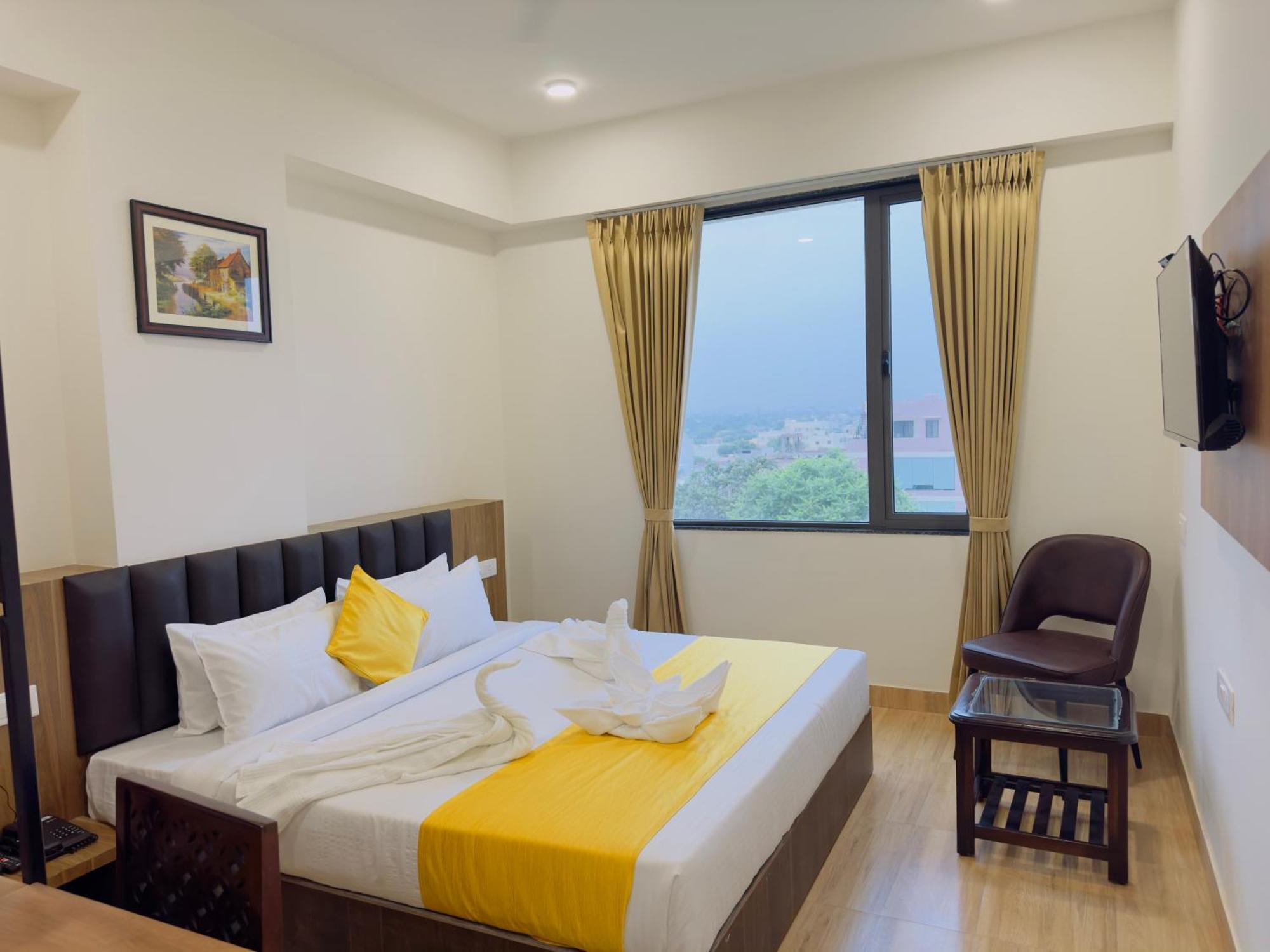 De Glance - Udaipuri Restaurant I Terrace Swimming Pool I Banquet Hotel