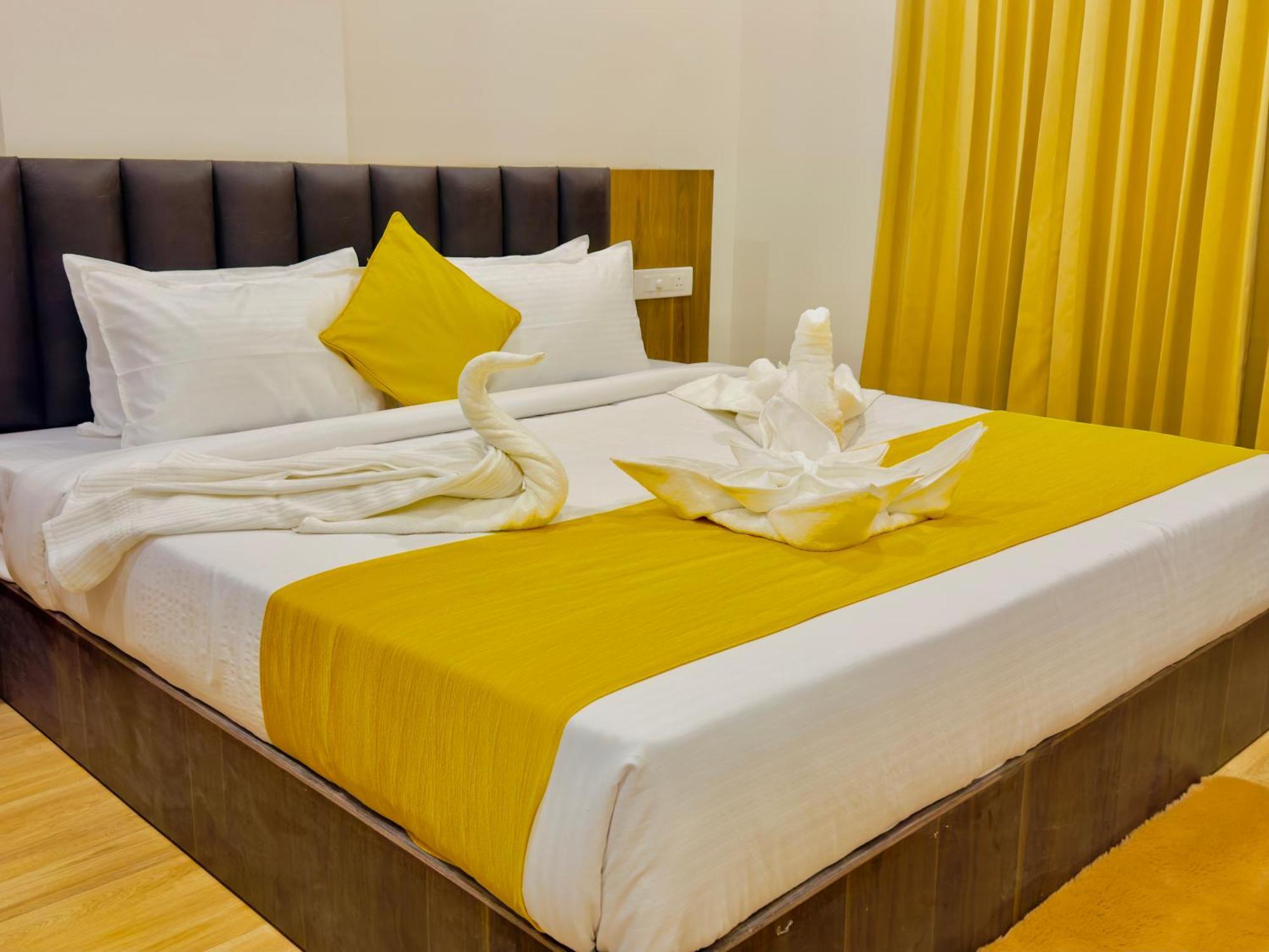 Hotel De Glance - Udaipuri Restaurant I Terrace Swimming Pool I Banquet