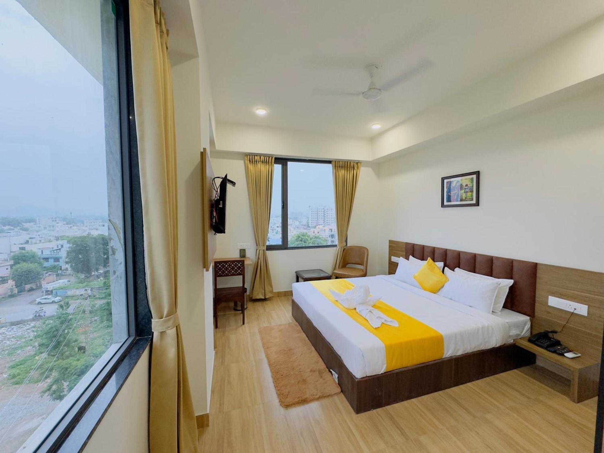 Hotel De Glance - Udaipuri Restaurant I Terrace Swimming Pool I Banquet Udaipur