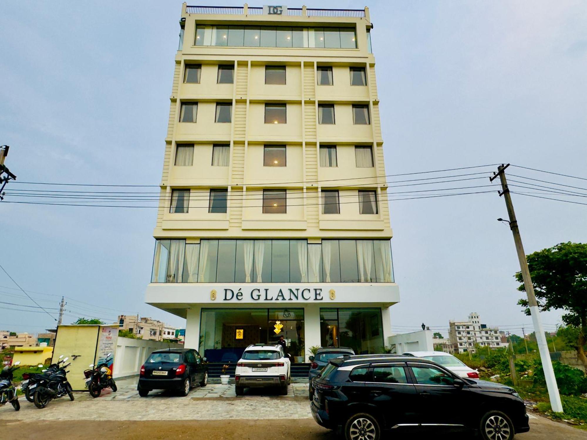 De Glance - Udaipuri Restaurant I Terrace Swimming Pool I Banquet