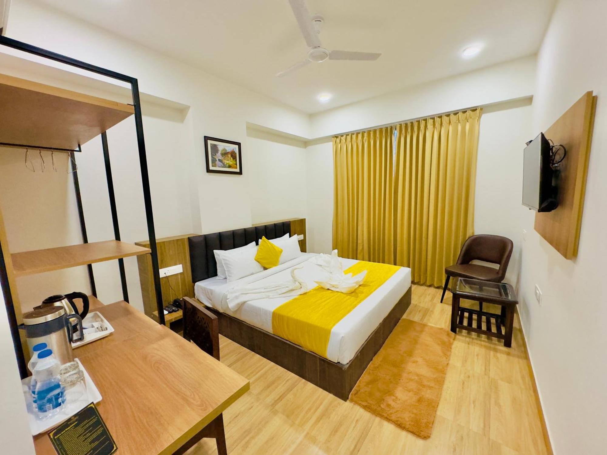 De Glance - Udaipuri Restaurant I Terrace Swimming Pool I Banquet Hotel