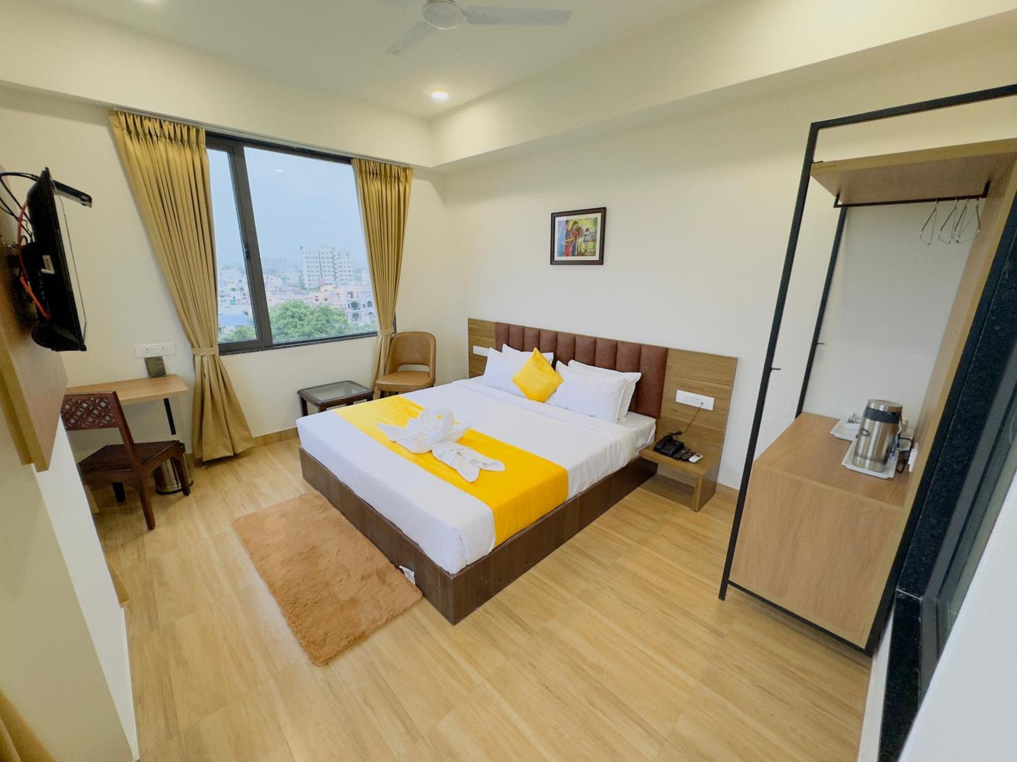Hotel De Glance - Udaipuri Restaurant I Terrace Swimming Pool I Banquet