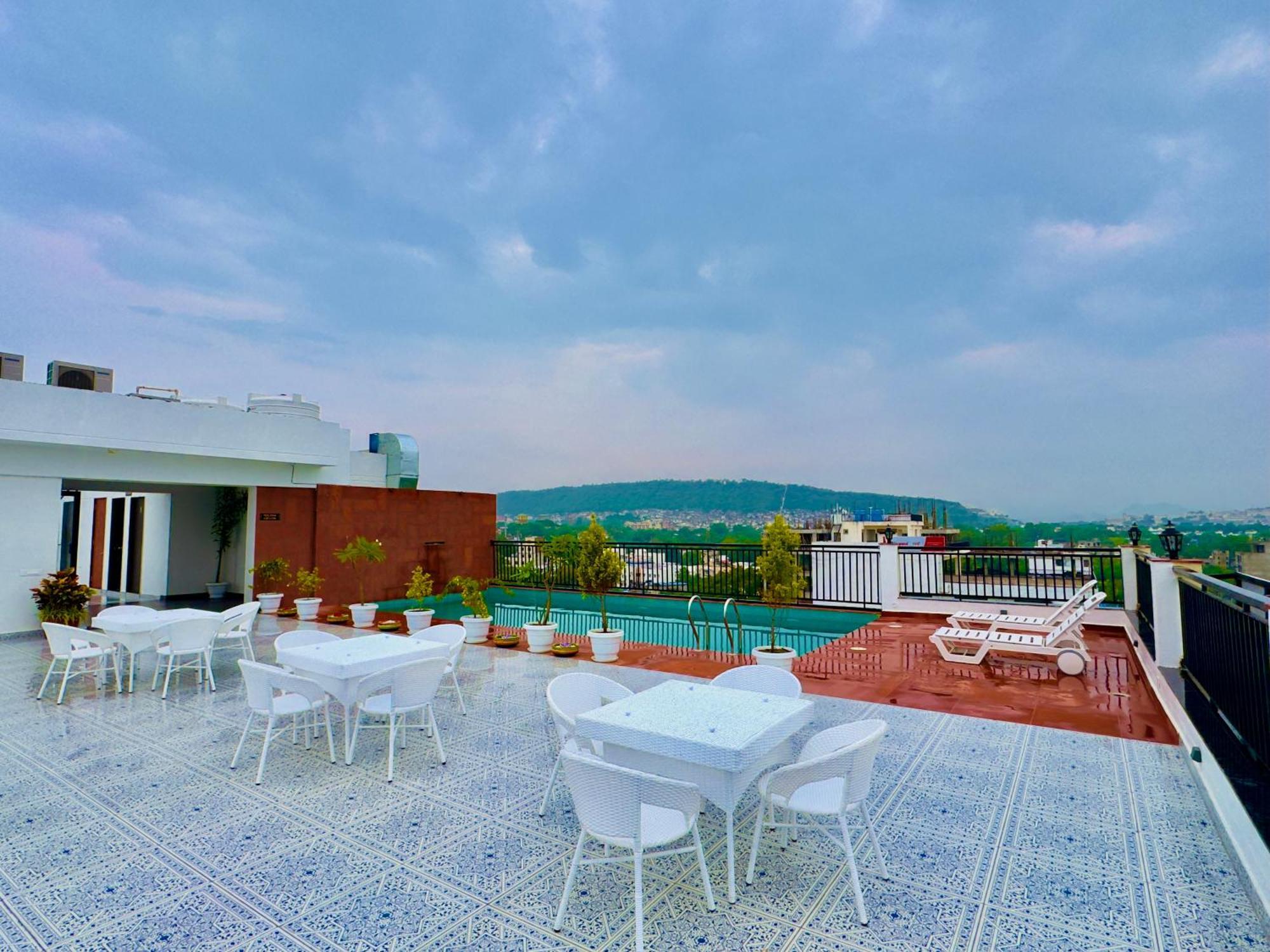 Hotel De Glance - Udaipuri Restaurant I Terrace Swimming Pool I Banquet 4*