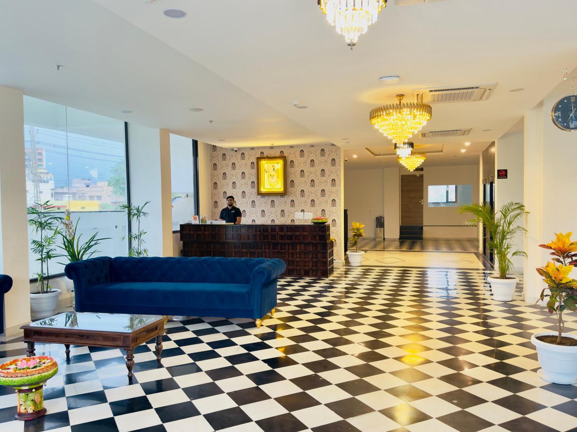 De Glance - Udaipuri Restaurant I Terrace Swimming Pool I Banquet Hotel