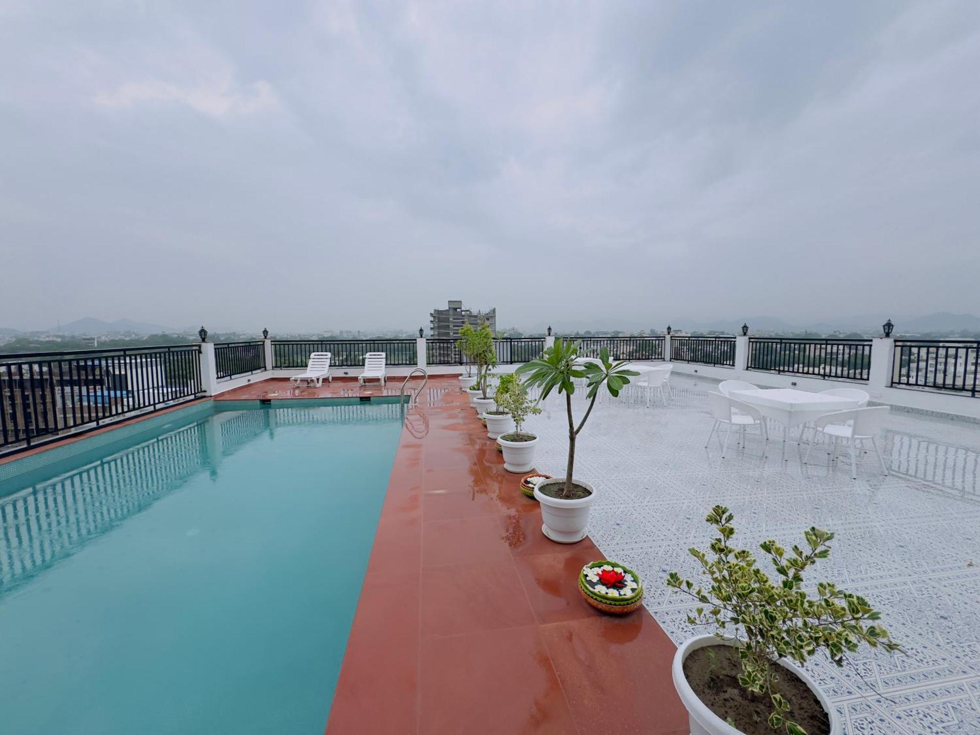 De Glance - Udaipuri Restaurant I Terrace Swimming Pool I Banquet Udaipur