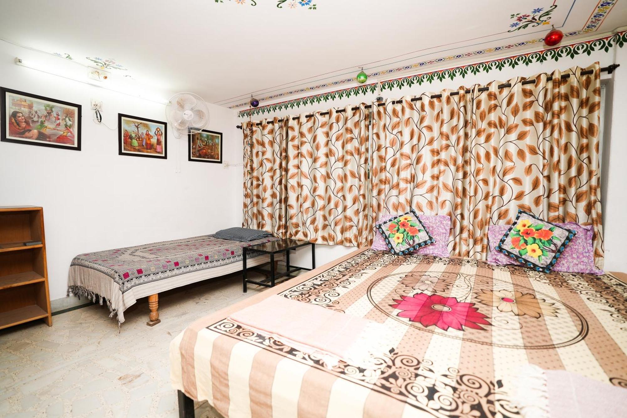Guest house Nukkad Near Palace