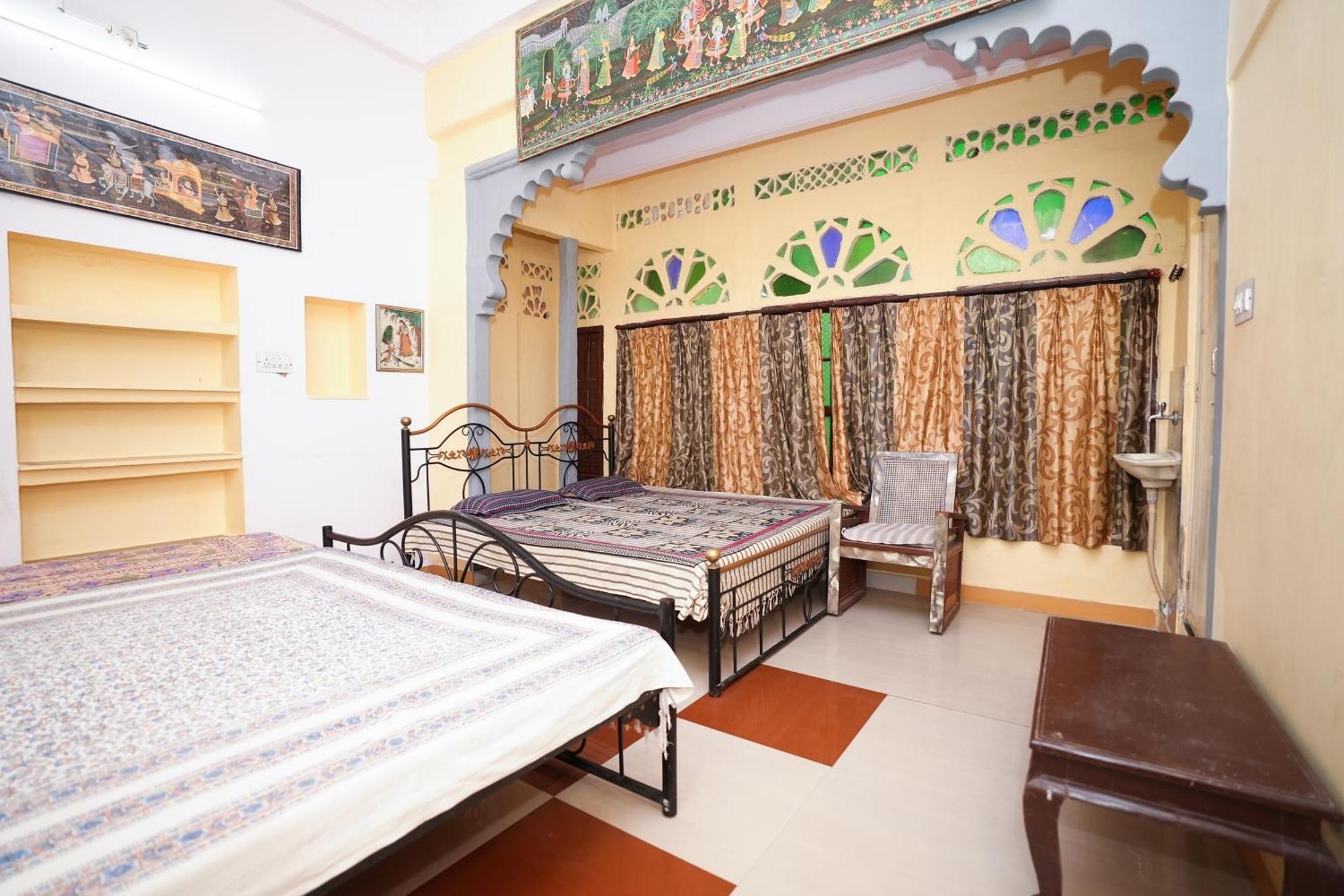 Nukkad Near Palace * Udaipur