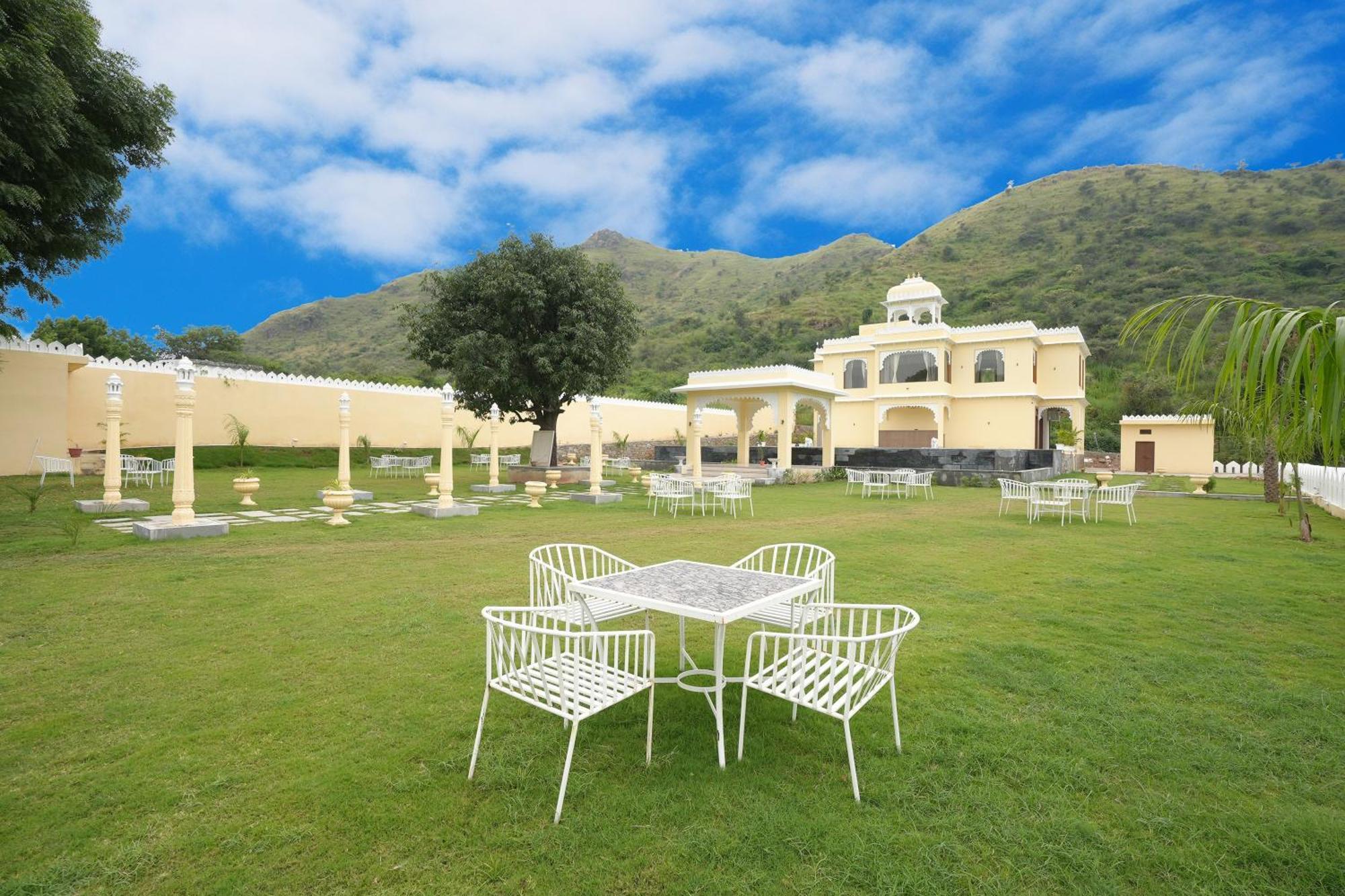 Resort Maangarh 4*