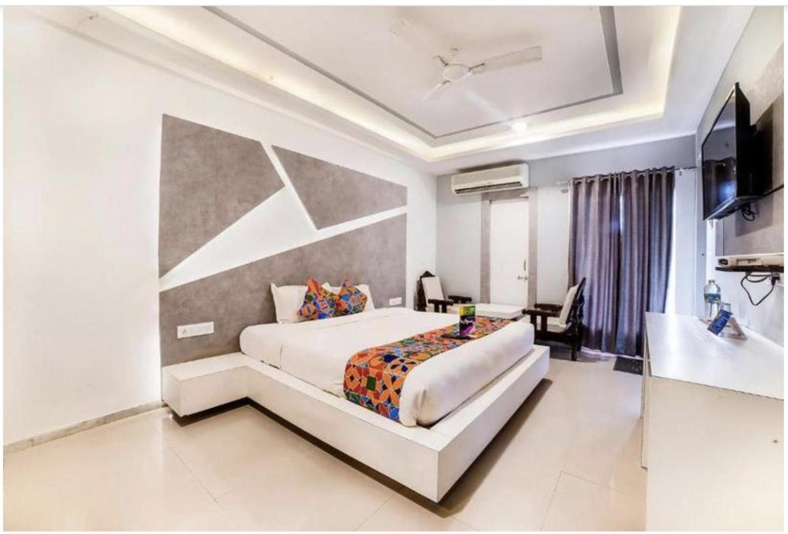 Damanis Hotel *