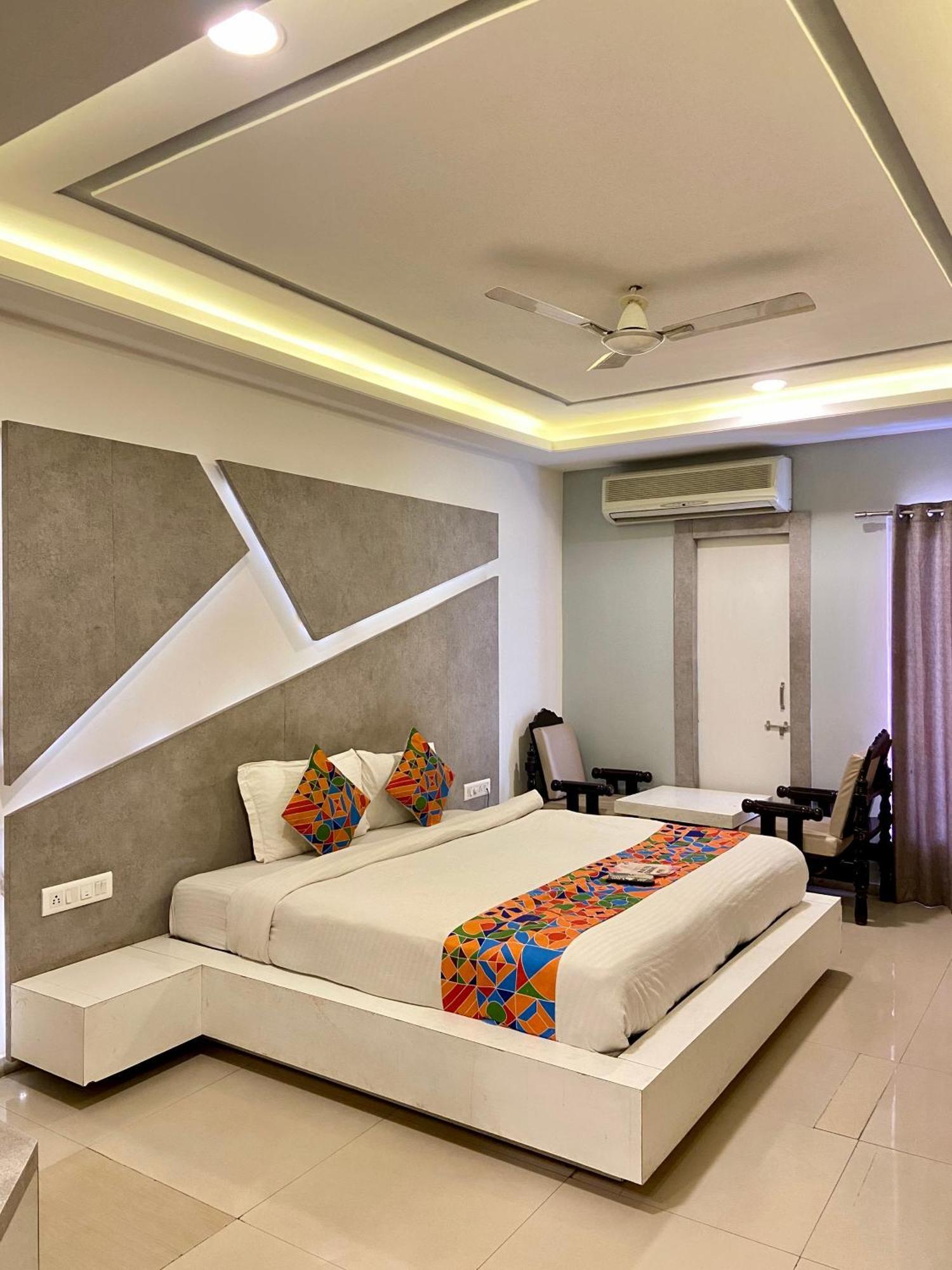 Damanis Hotel *