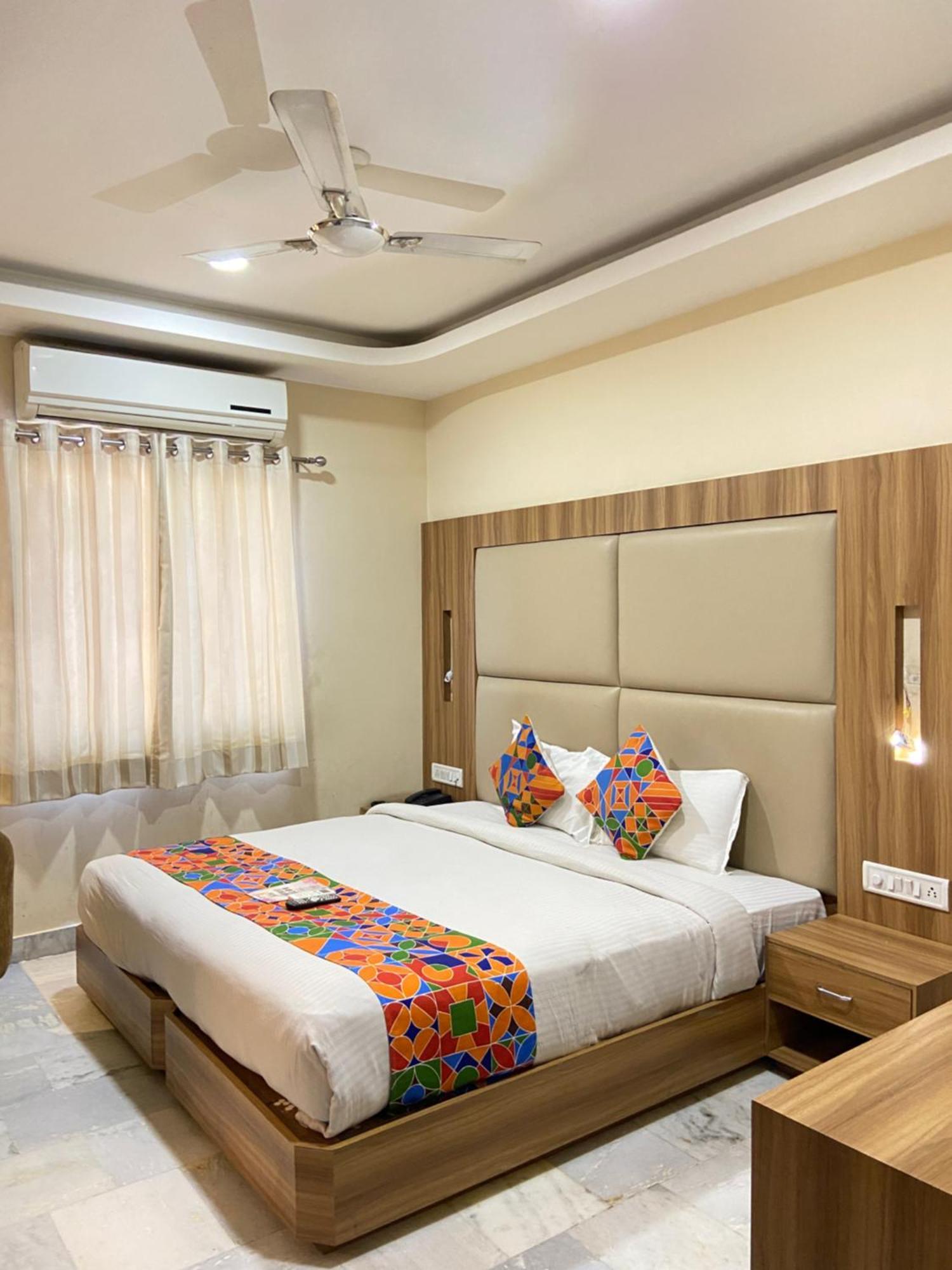 Damanis Hotel *