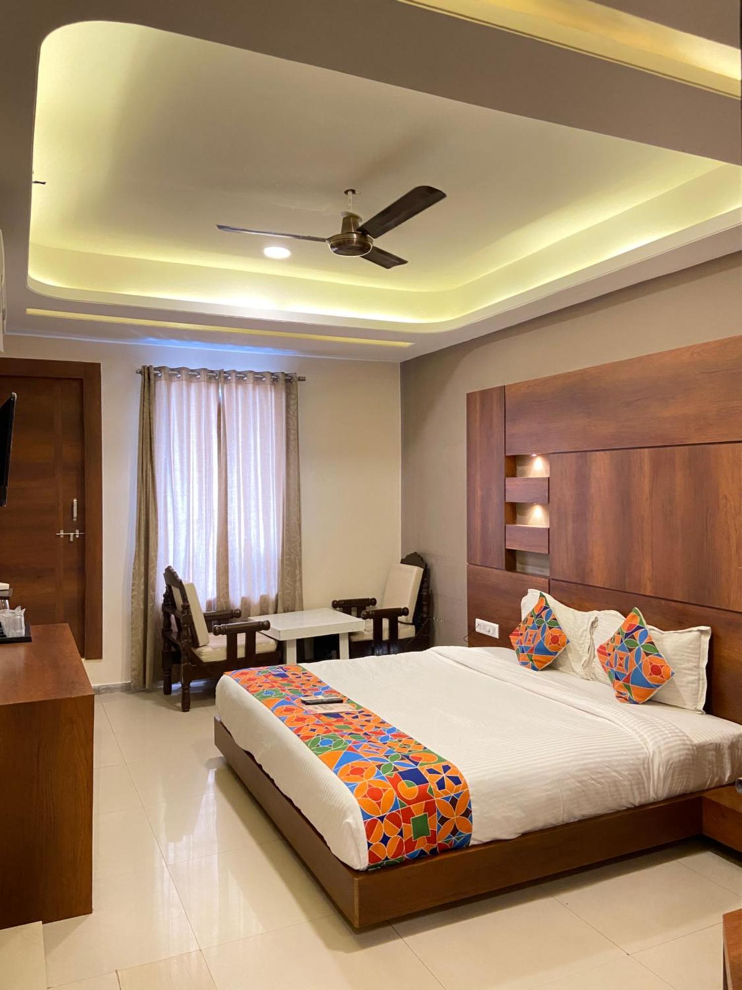 Hotel Damanis *