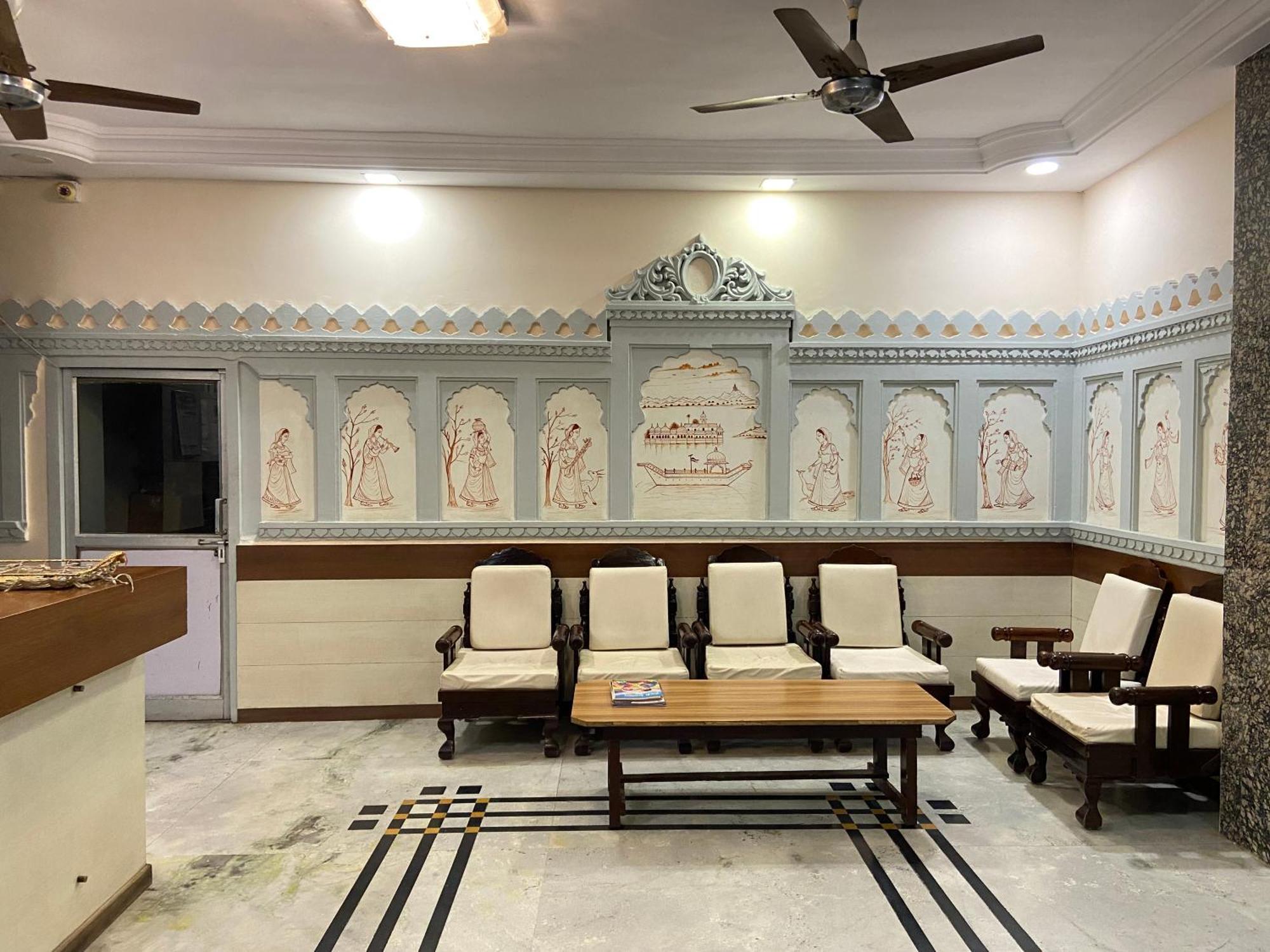 Hotel Damanis *
