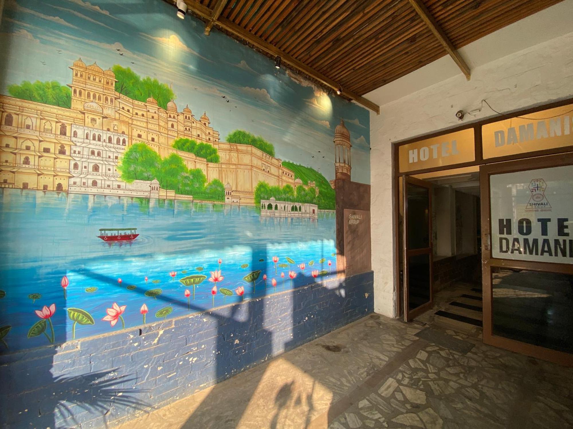 Hotel Damanis *