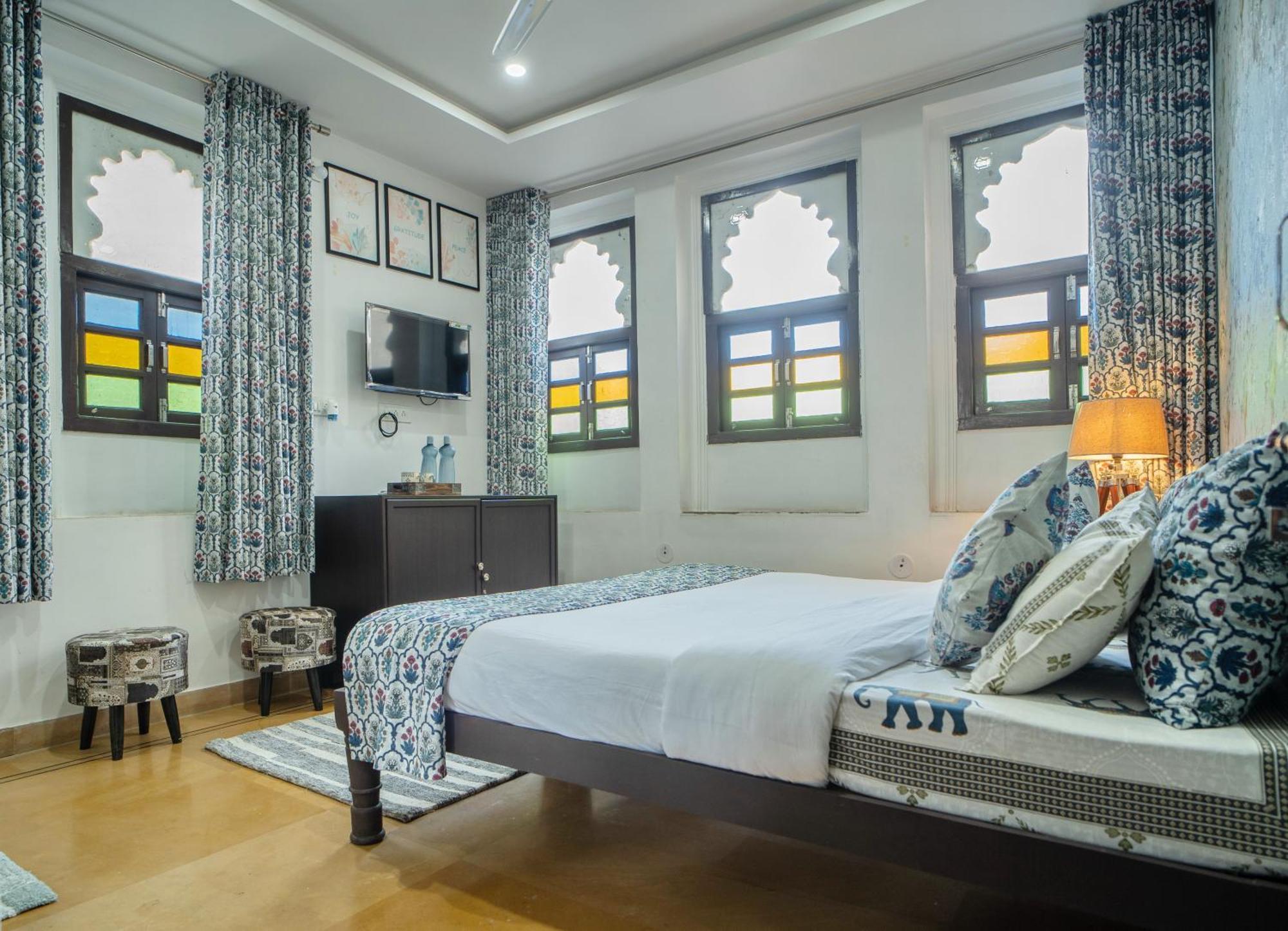 Footprint Hostel *