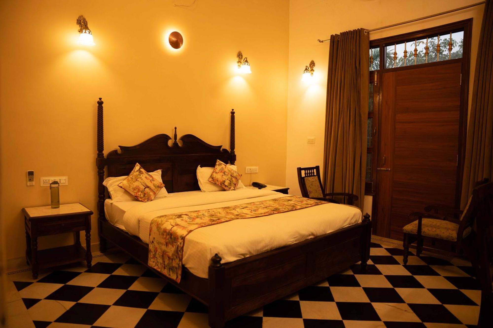 Karohi 3*