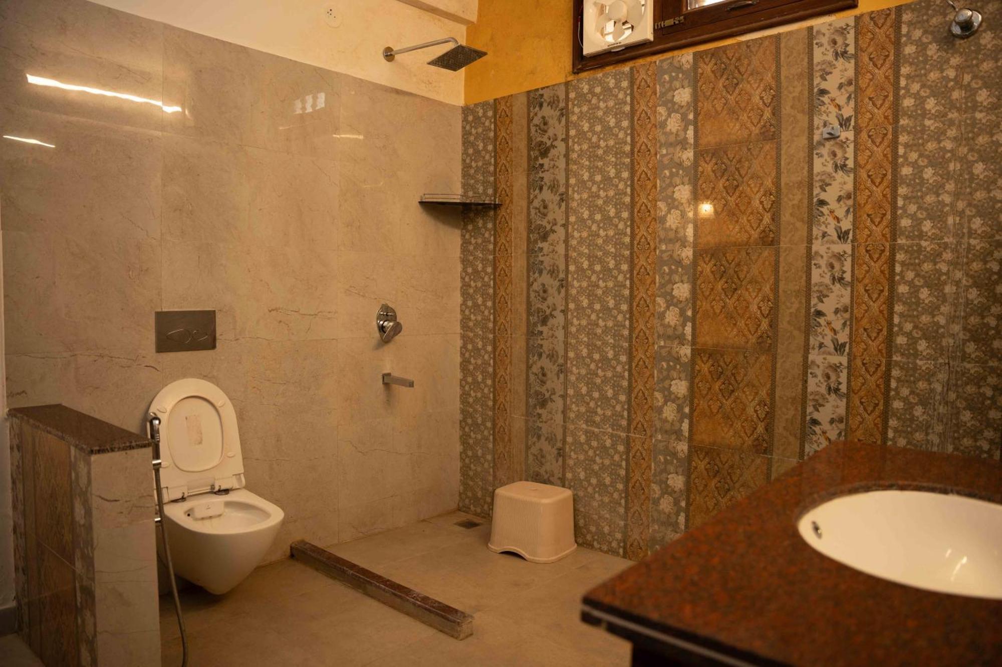 Karohi Hotel 3*