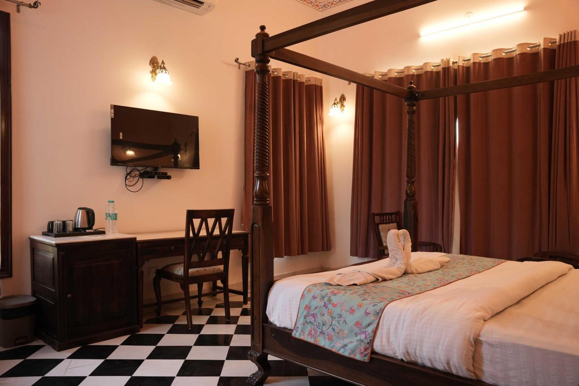 Karohi 3*
