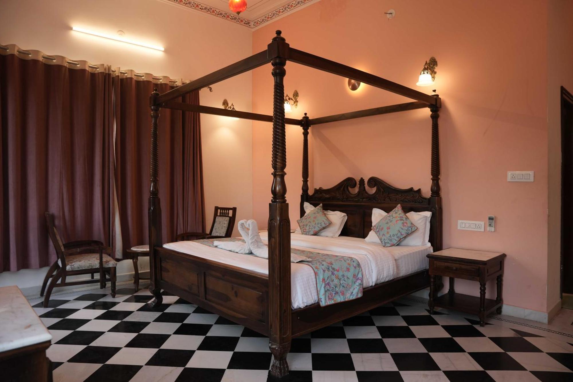 Hotel Karohi 3*
