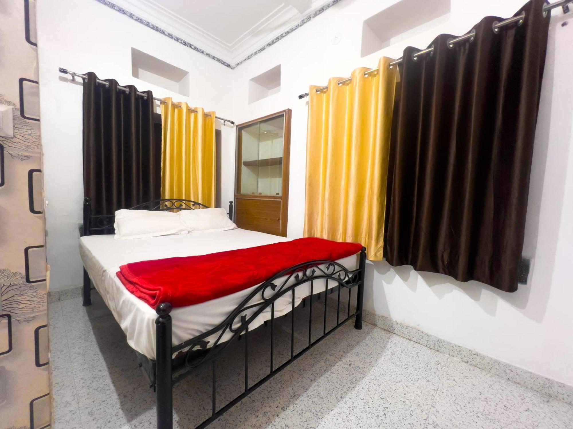 Multiple Stories, Hostel *