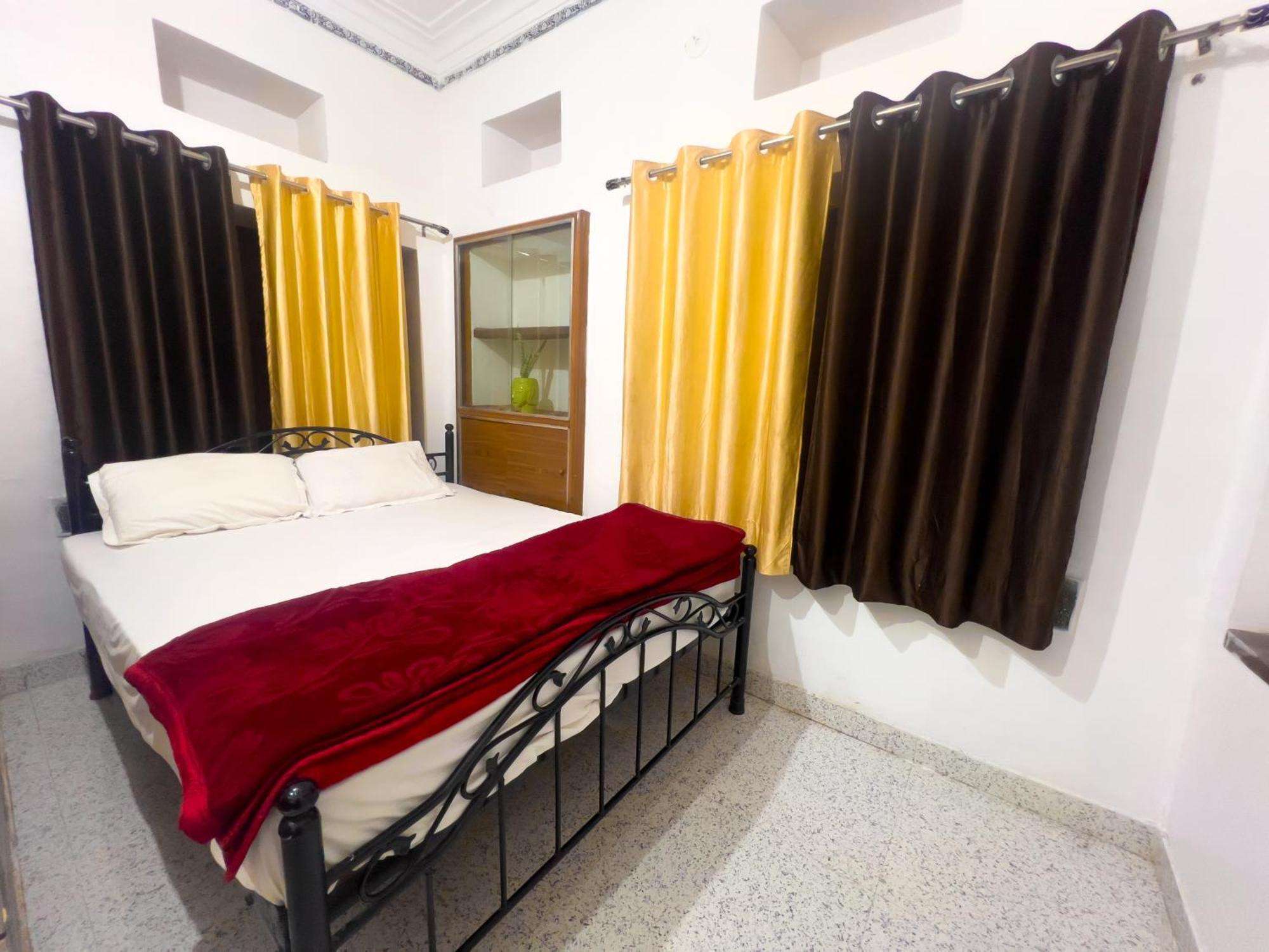 Multiple Stories, Hostel Udaipur