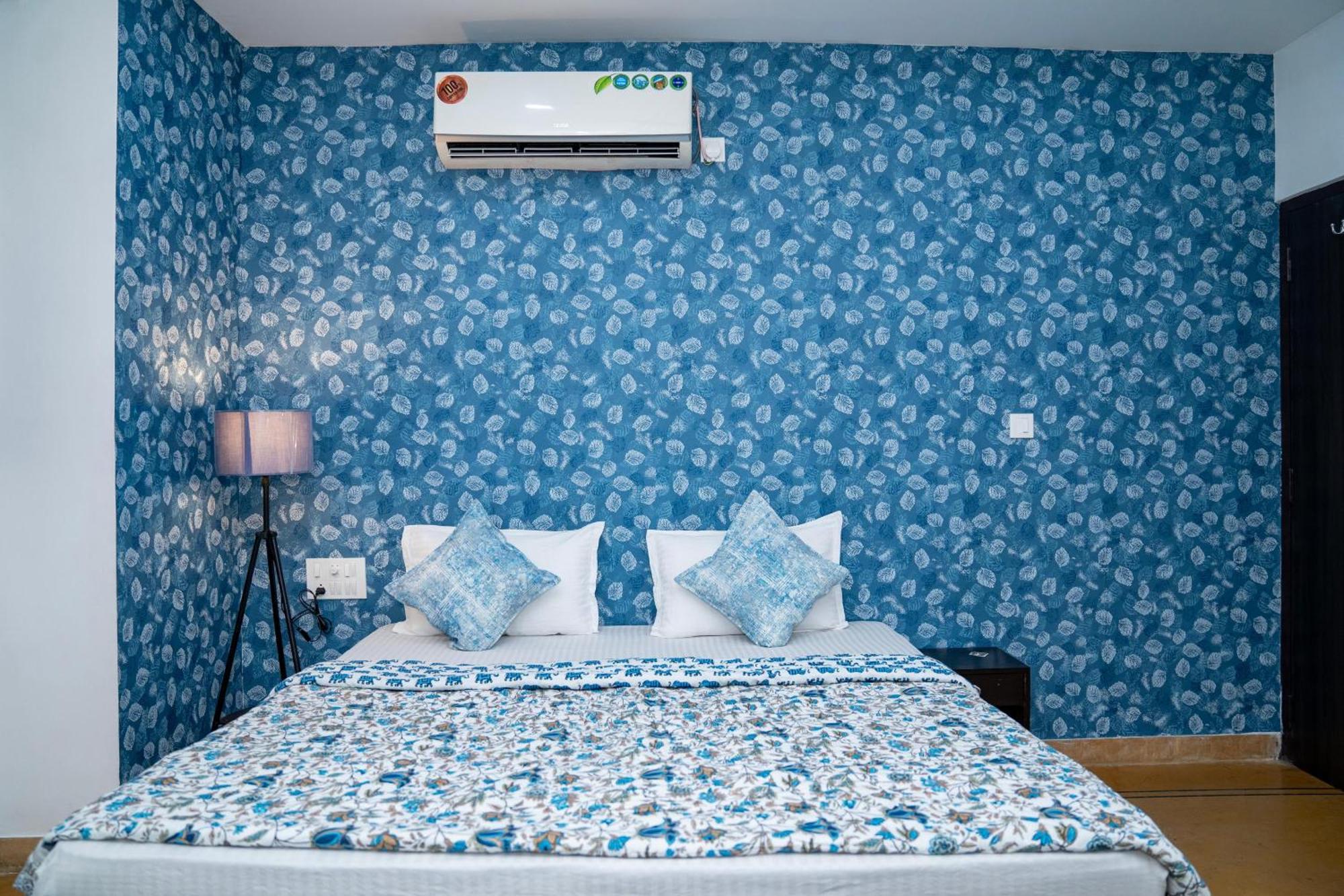 Footprint Hostel *