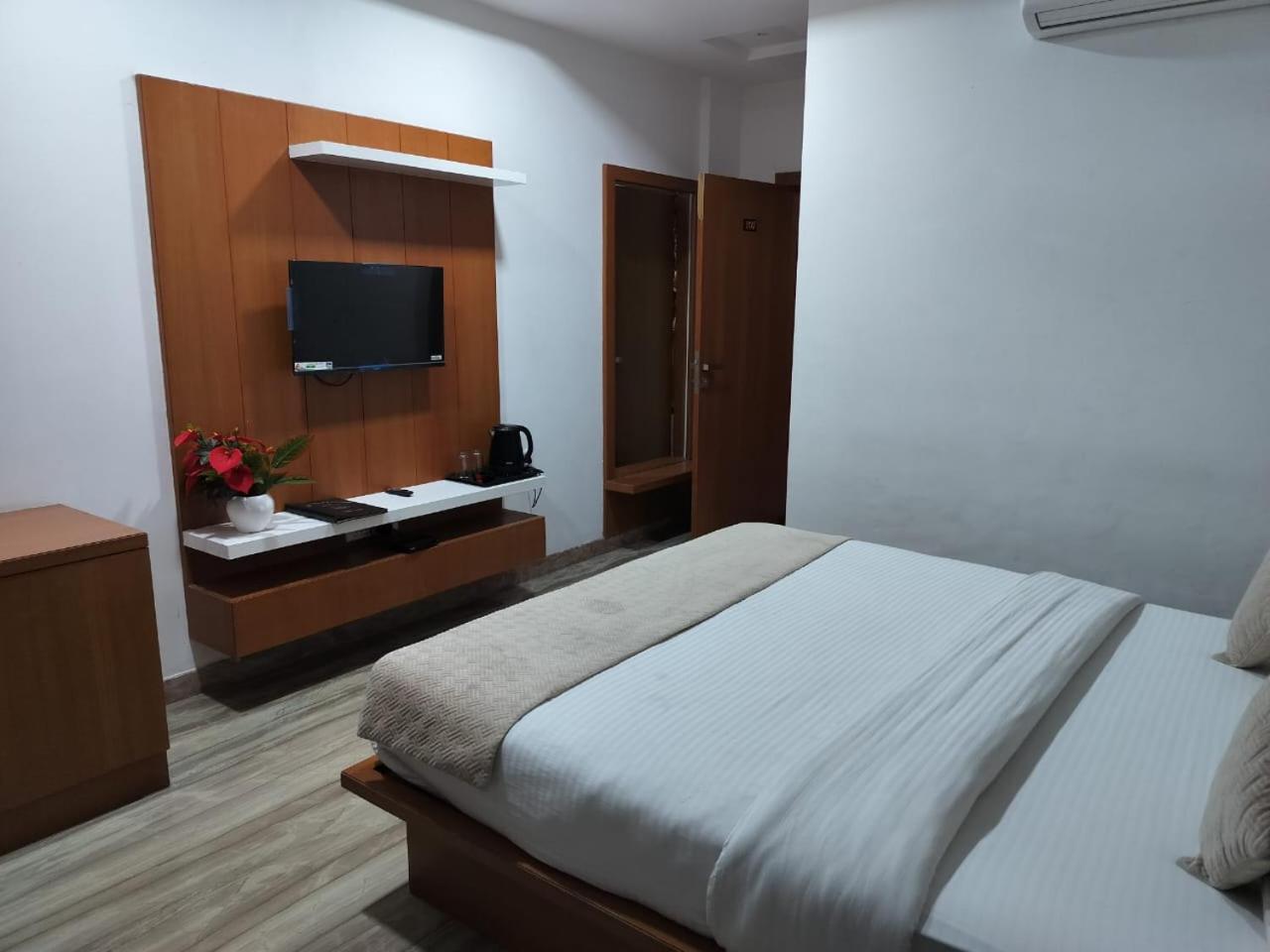 Brij Palace & Restaurant 3*